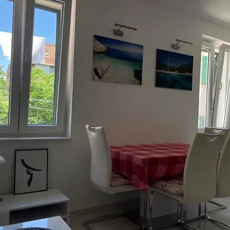 “jelin Dvor” 3+2, Bacvice, Apartman *