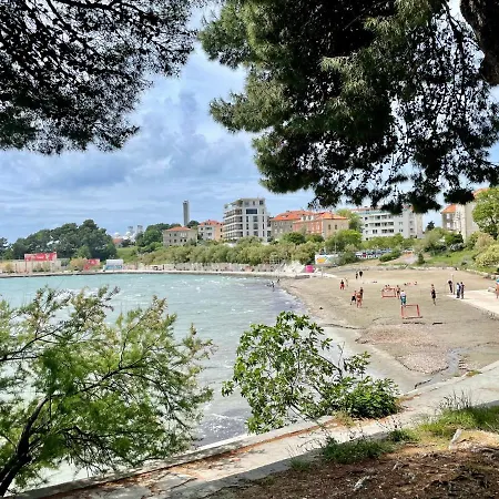 “jelin Dvor” 3+2, Bacvice, Split