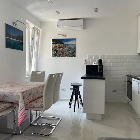 “jelin Dvor” 3+2, Bacvice,