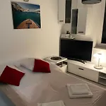 “jelin Dvor” 3+2, Bacvice, Split